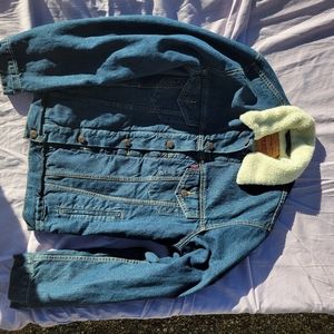 Levi's Sherpa Trucker Jacket, Size Medium, Navy Blue w/ White Lining